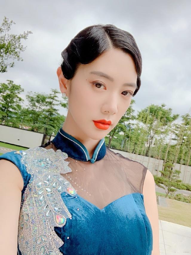 128间房主播跳舞 侦探之夜